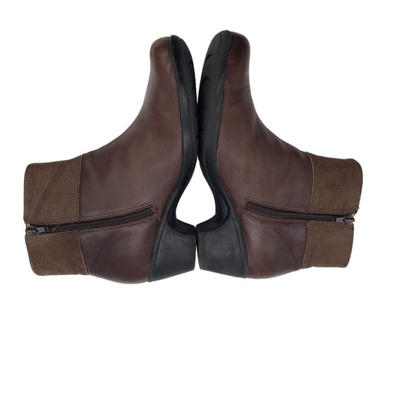 CLARKS Sz 9 Wide Ingalls Dover Brown Leather Side Zip Heeled Ankle Comfort Boots - Picture 14 of 14